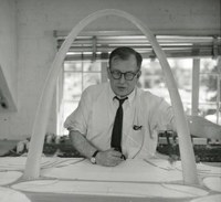 1947 - Saarinen and Gateway Arch model - photo courtesy of CIA